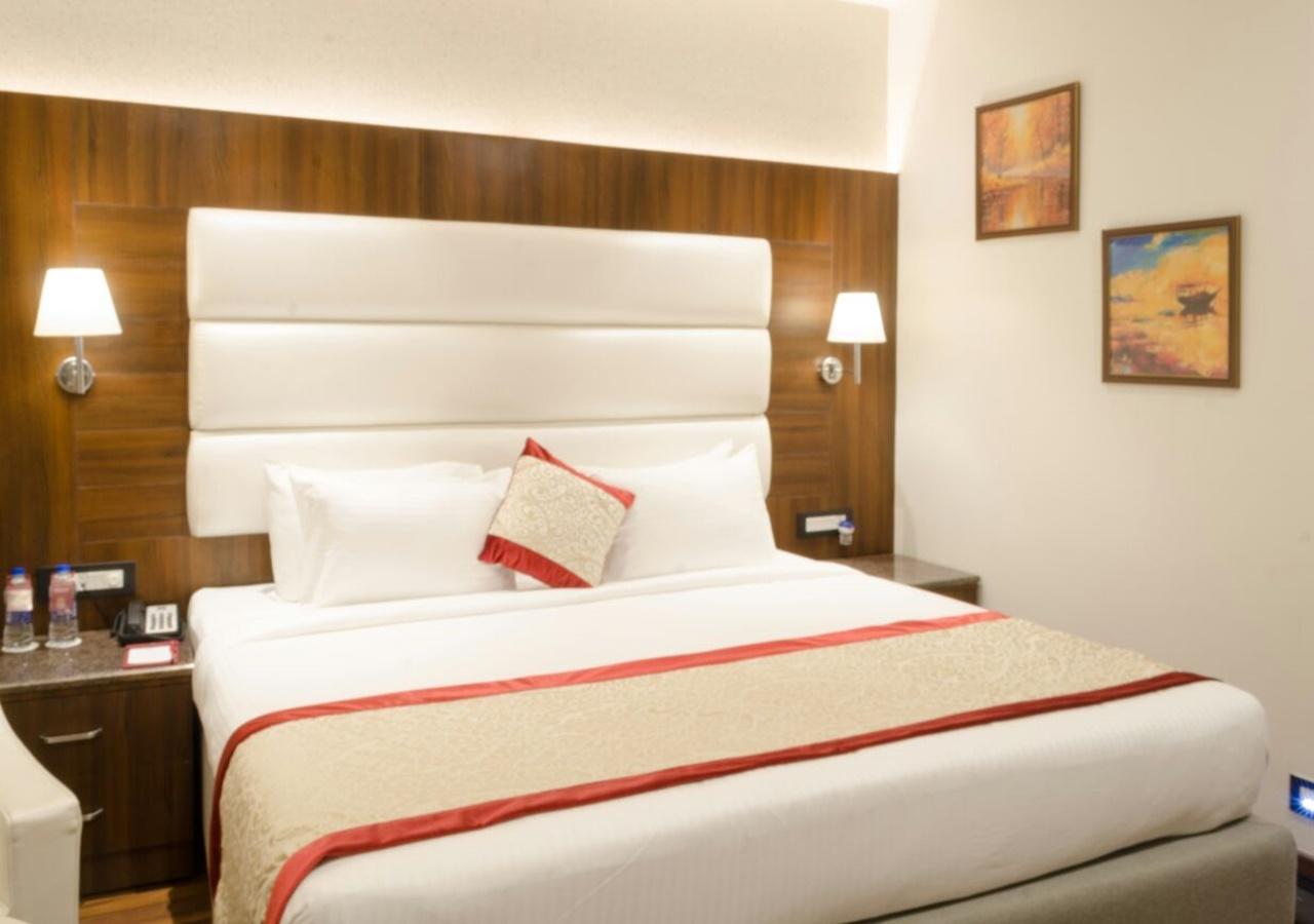 Ss Lumina Hotel Bangalore Luaran gambar