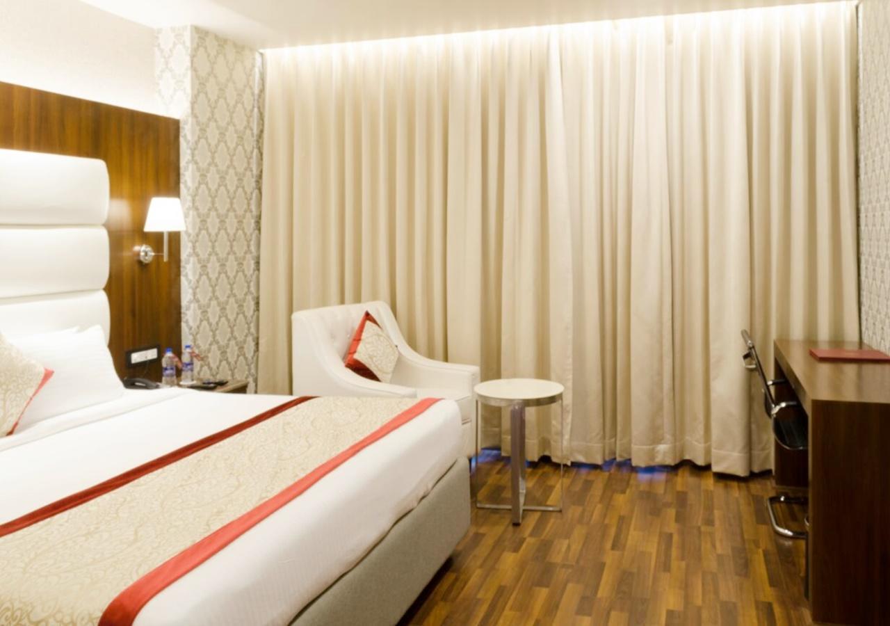 Ss Lumina Hotel Bangalore Luaran gambar
