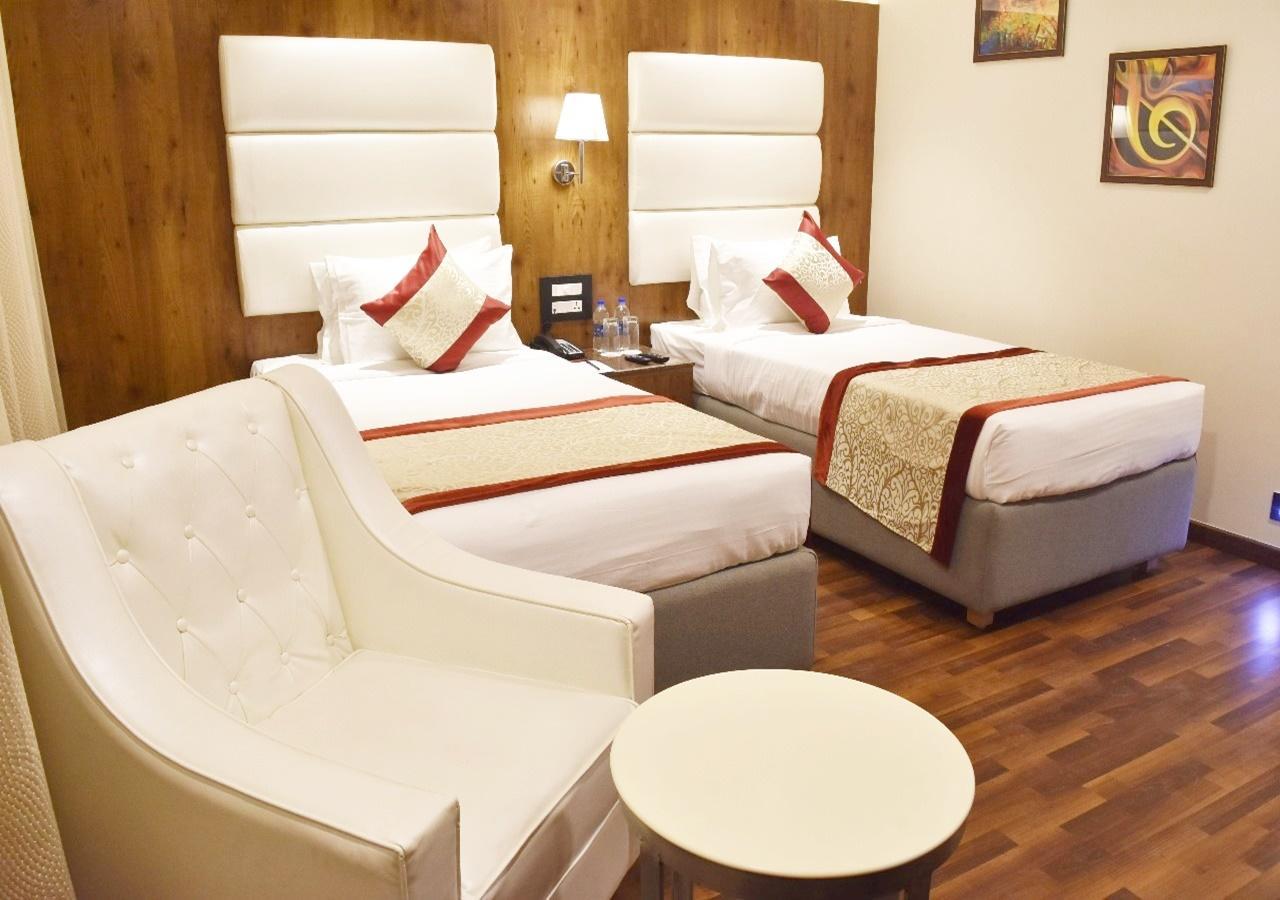 Ss Lumina Hotel Bangalore Luaran gambar