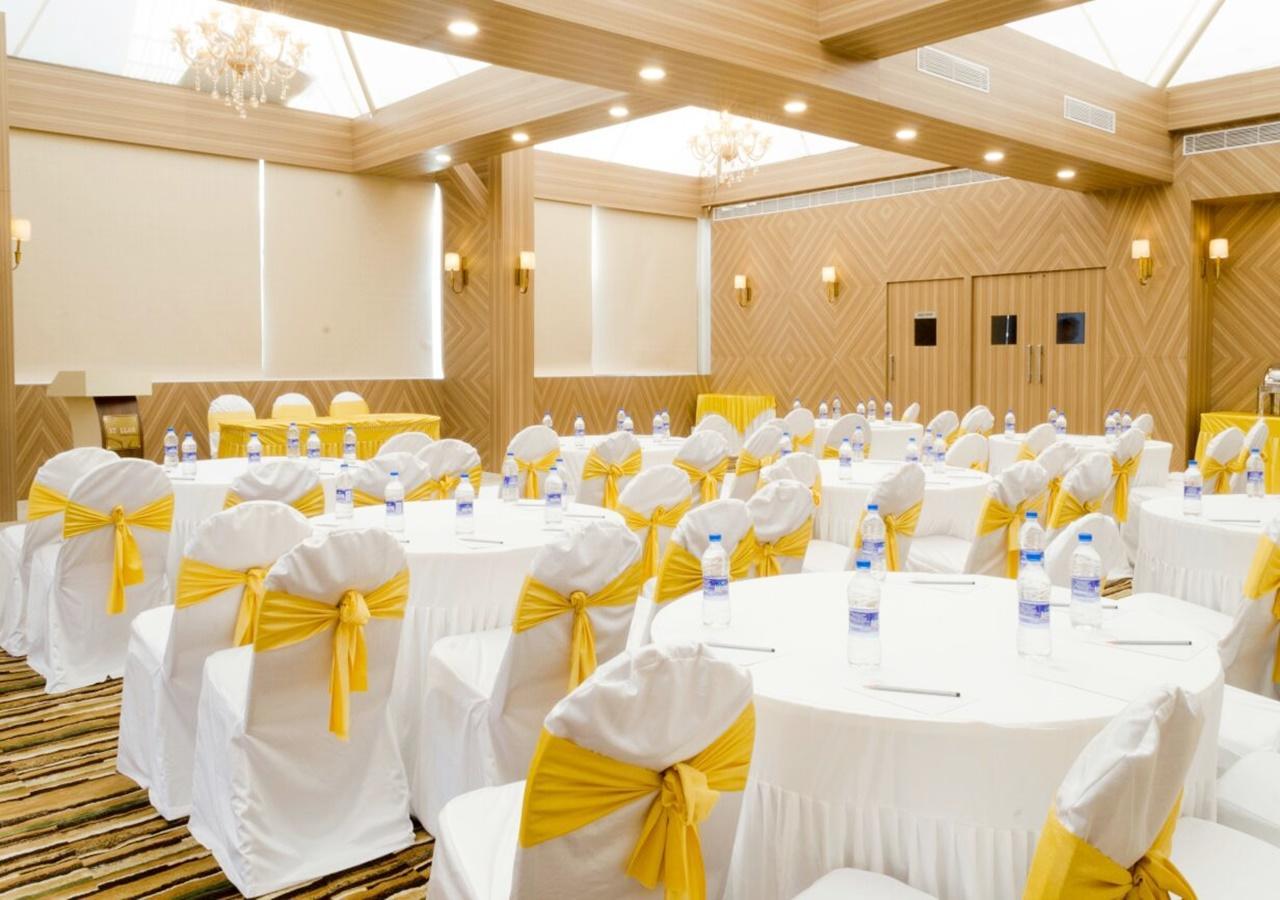 Ss Lumina Hotel Bangalore Luaran gambar