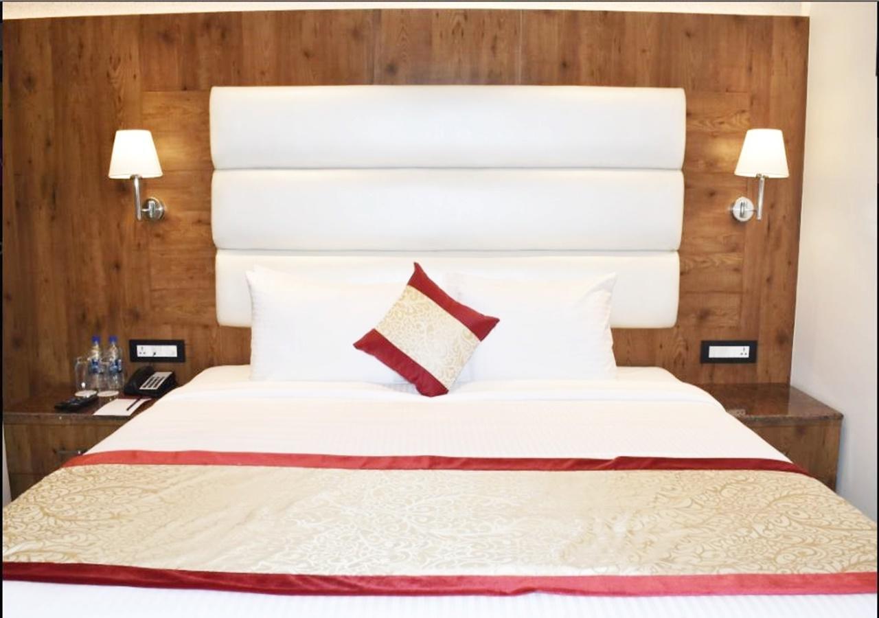 Ss Lumina Hotel Bangalore Luaran gambar