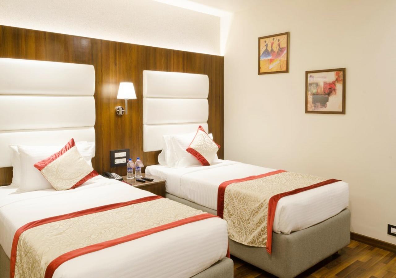 Ss Lumina Hotel Bangalore Luaran gambar