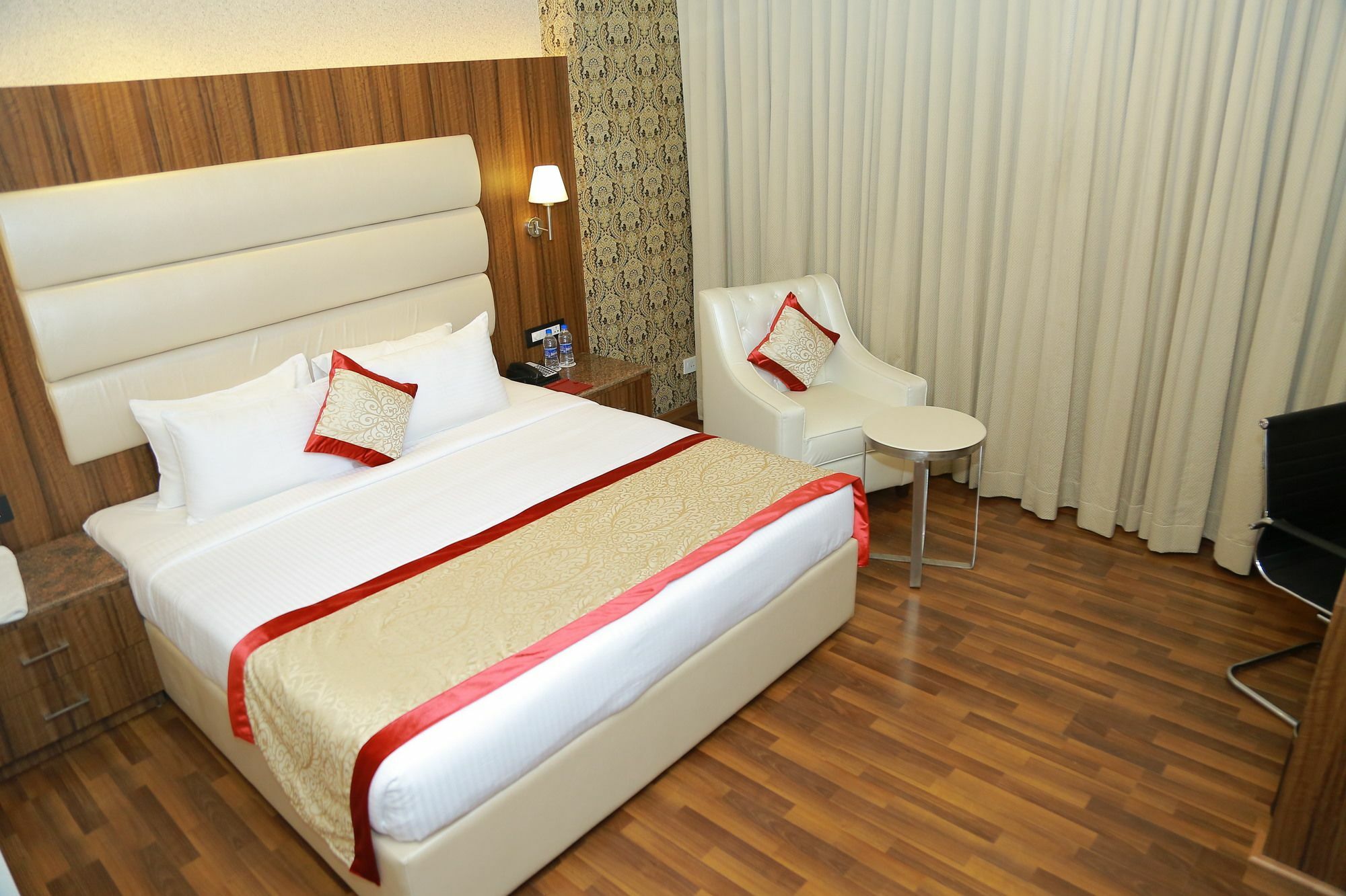 Ss Lumina Hotel Bangalore Luaran gambar