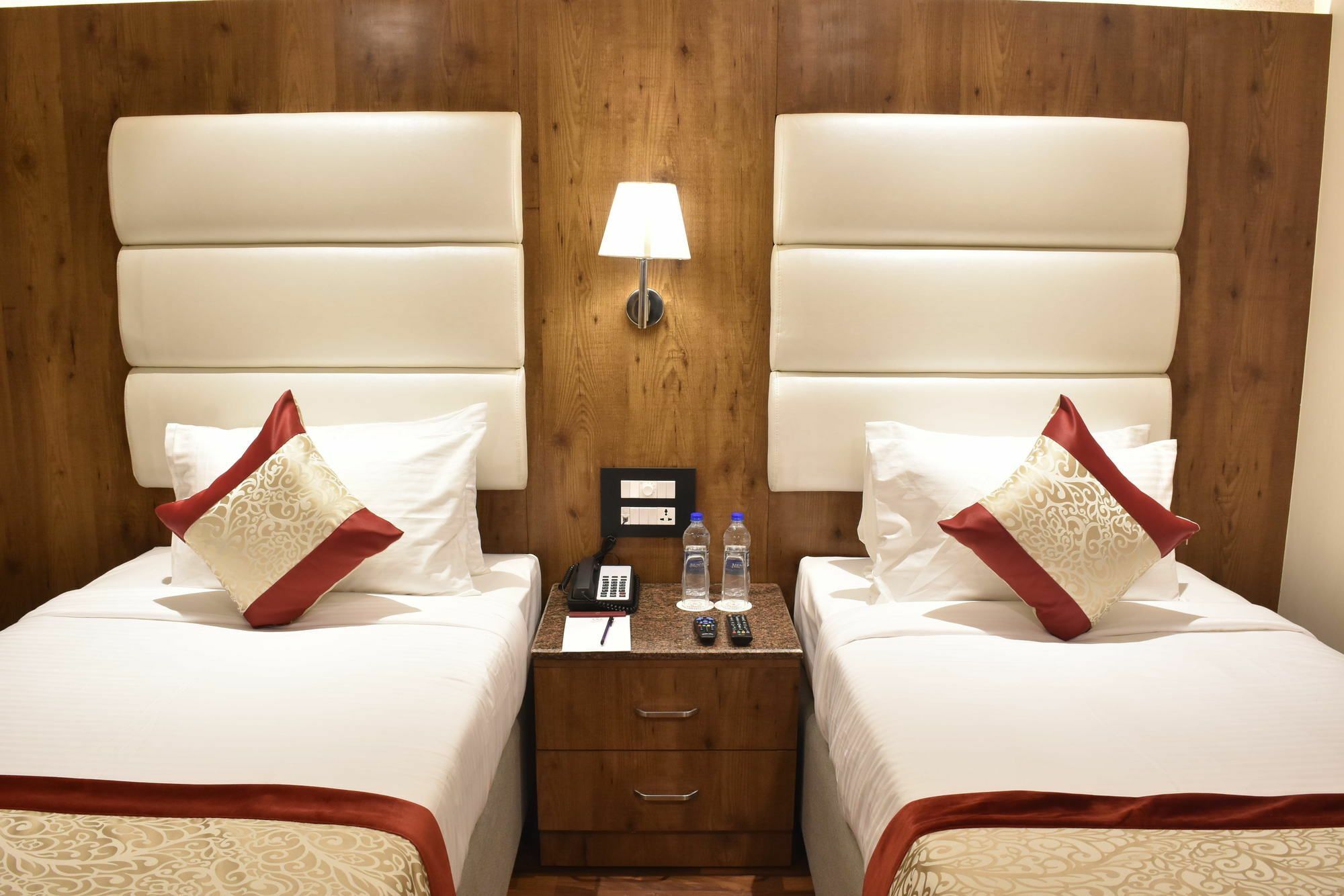 Ss Lumina Hotel Bangalore Luaran gambar