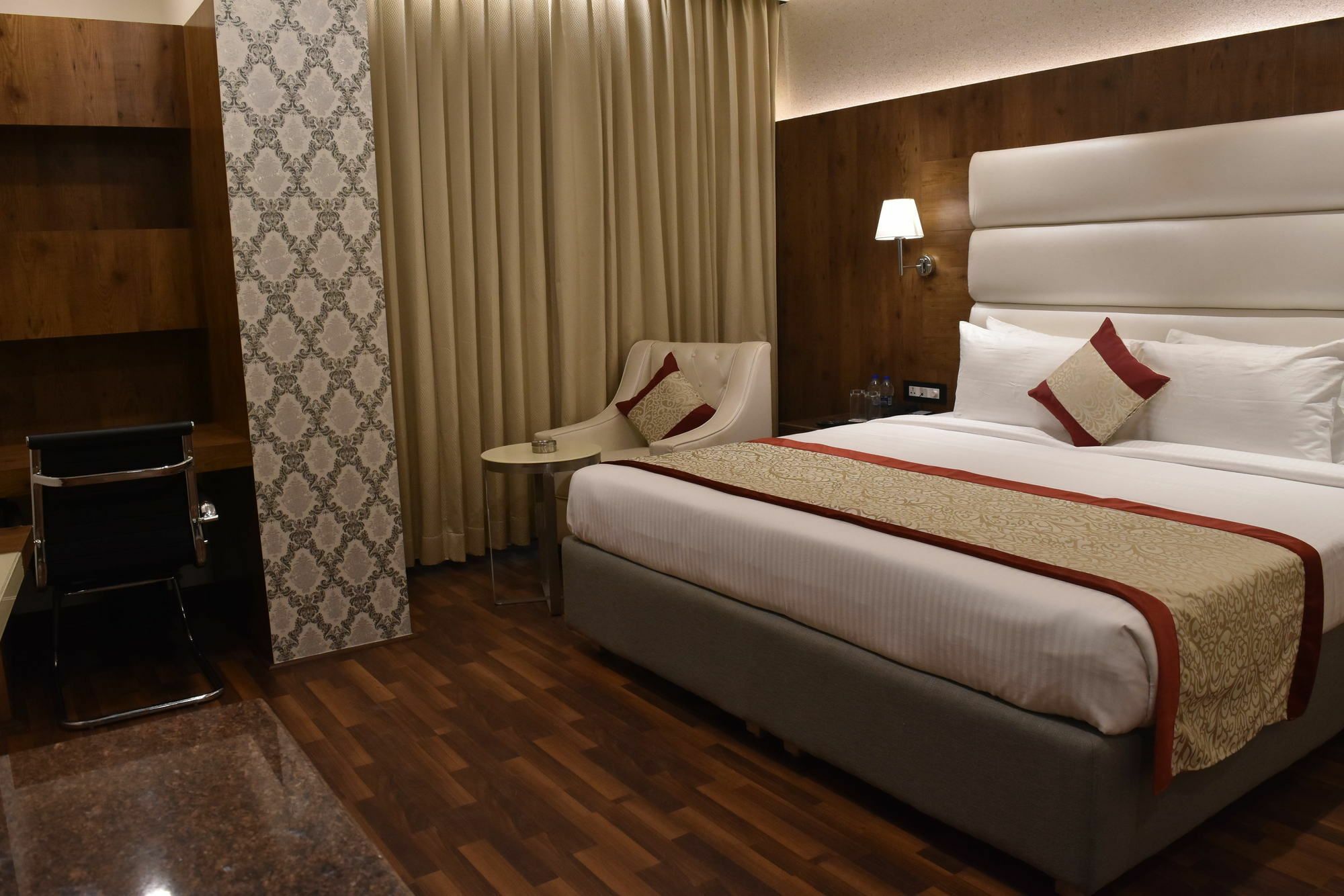 Ss Lumina Hotel Bangalore Luaran gambar